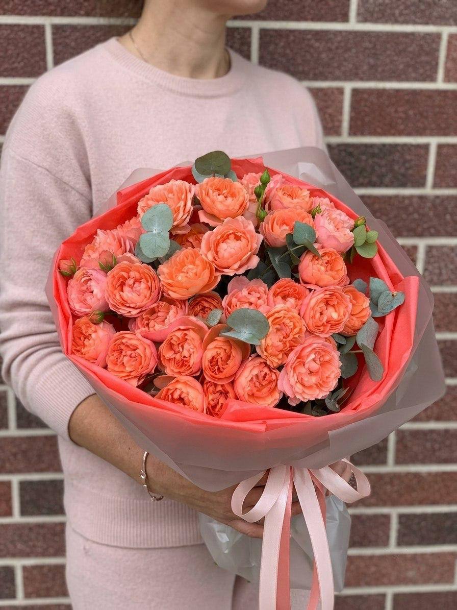 Моно-букет из кустовых роз