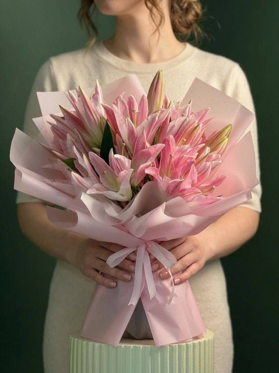 Моно-букет из розовых лилий